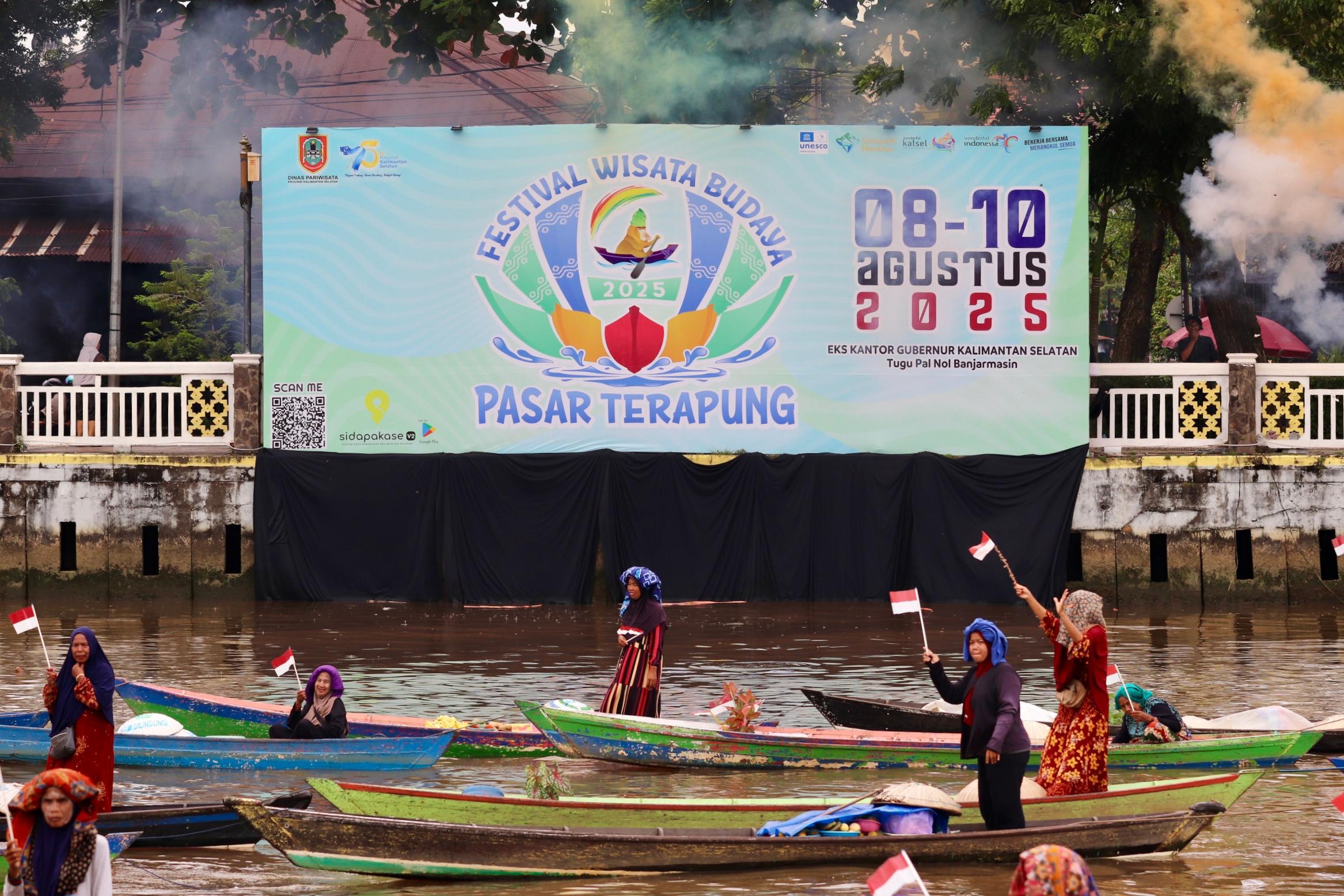 Dinas Kehutanan Provinsi Kalimantan Selatan Hadiri Pembukaan Festival Wisata Budaya Pasar Terapung