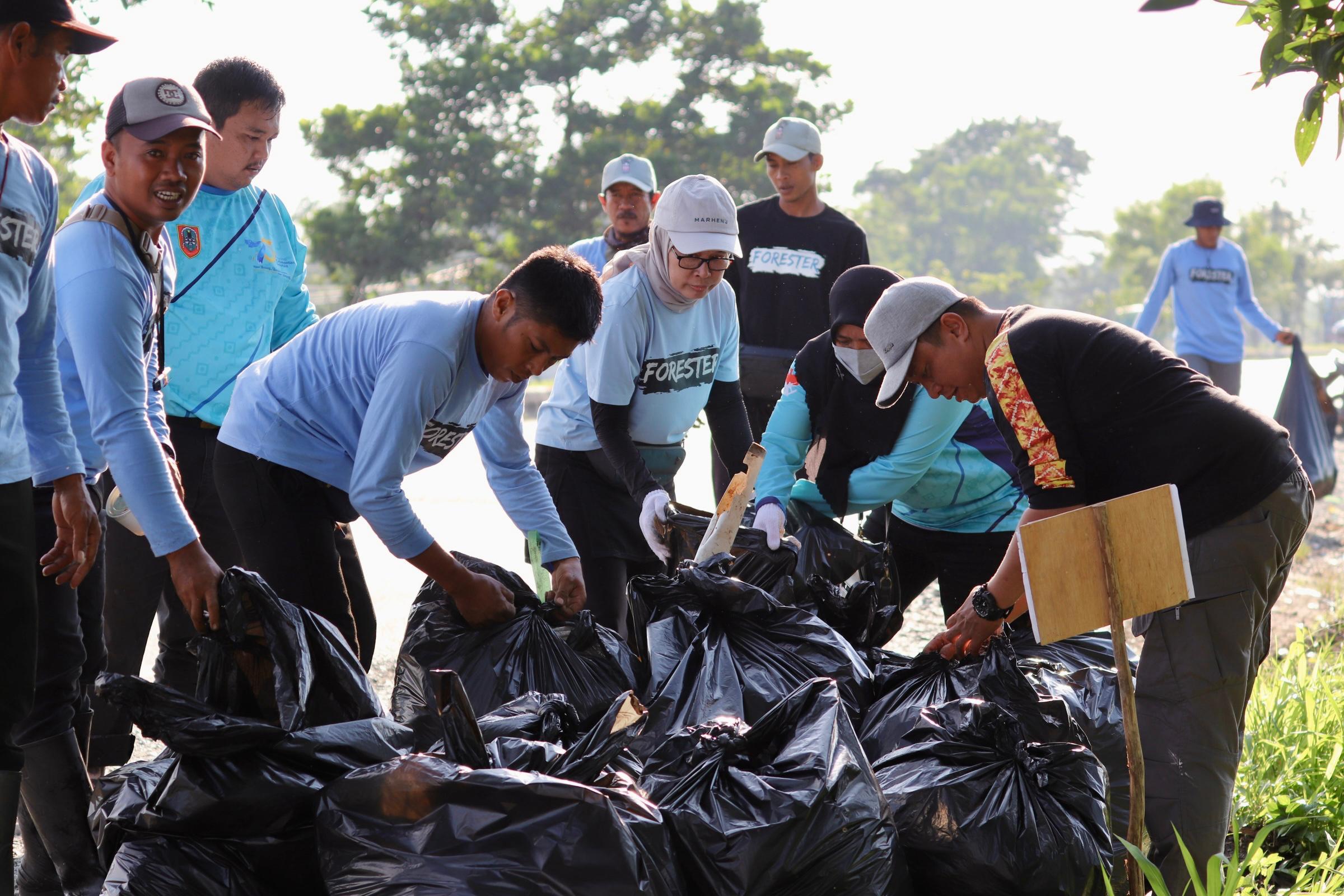 Menuju Indonesia Bersih 2029: Dinas Kehutanan Ikut Aksi Nyata di World Cleanup Day 2025
