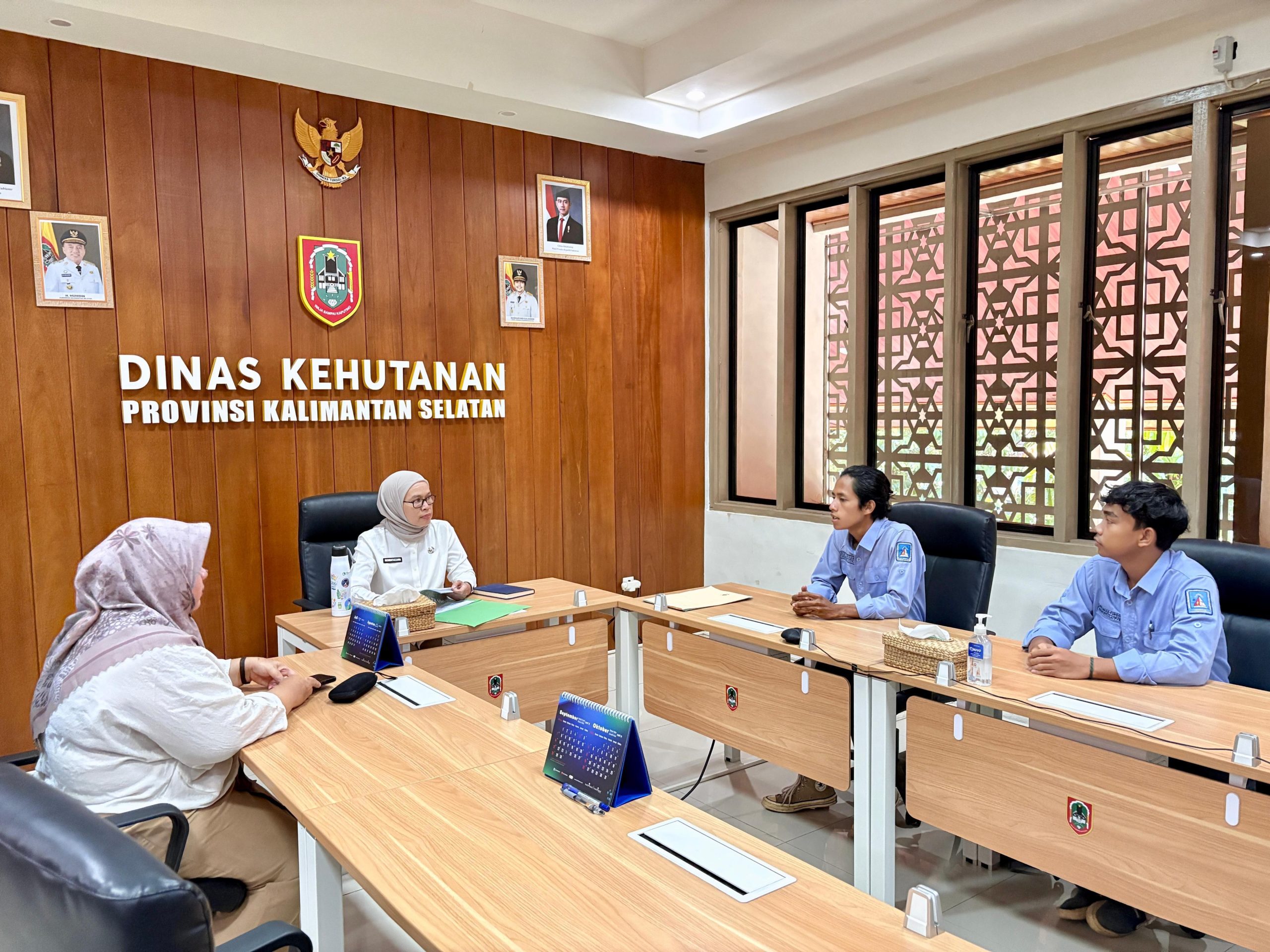 Audiensi Dinas Kehutanan Kalsel dengan Mapala Piranha ULM Bahas Rencana Meratus Trail Challenge 2026
