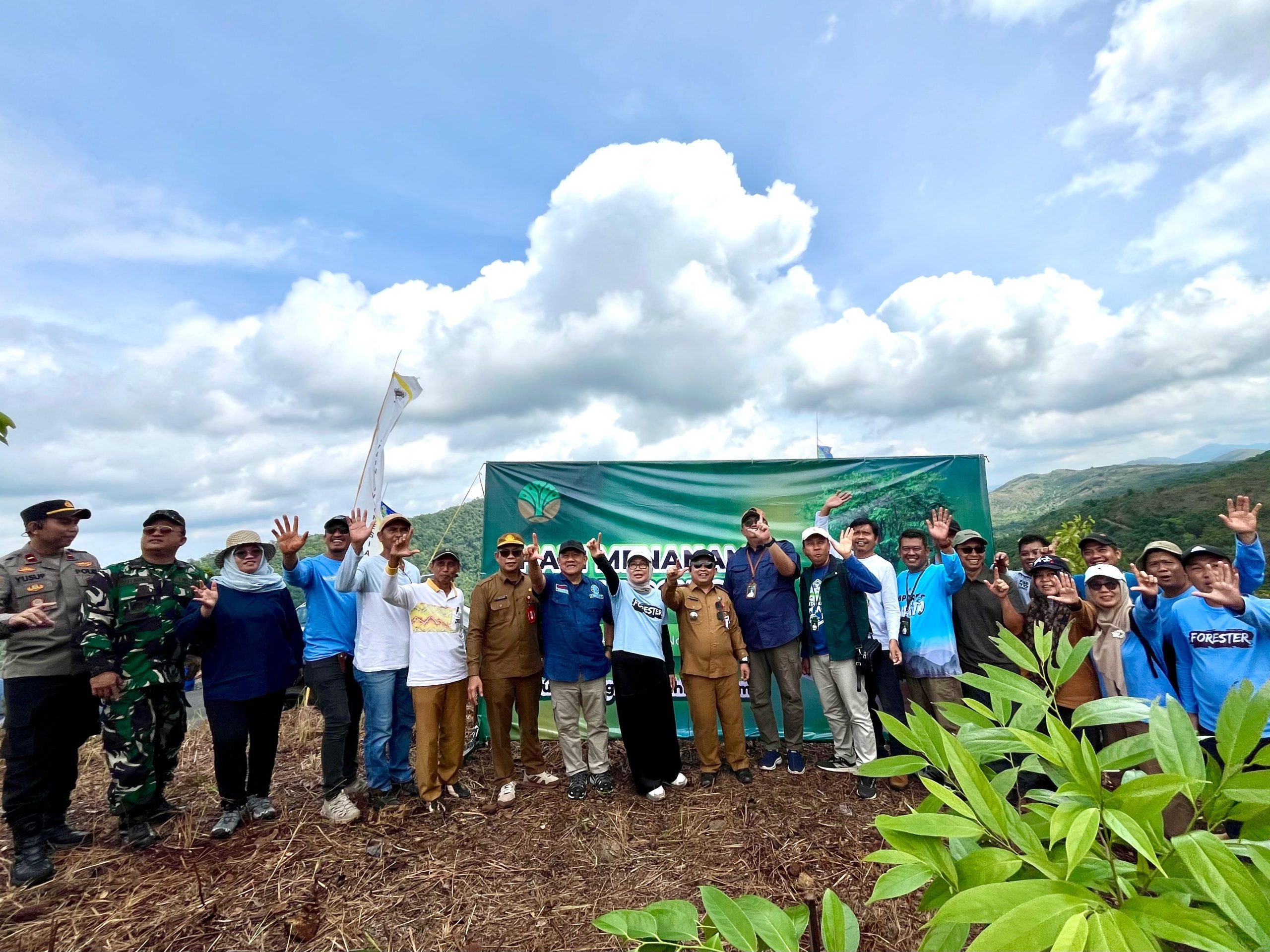 HMPI 2025: Hijaukan Negeri, Pulihkan Bumi — Kalsel Berpartisipasi dalam Penanaman Serentak Nasional