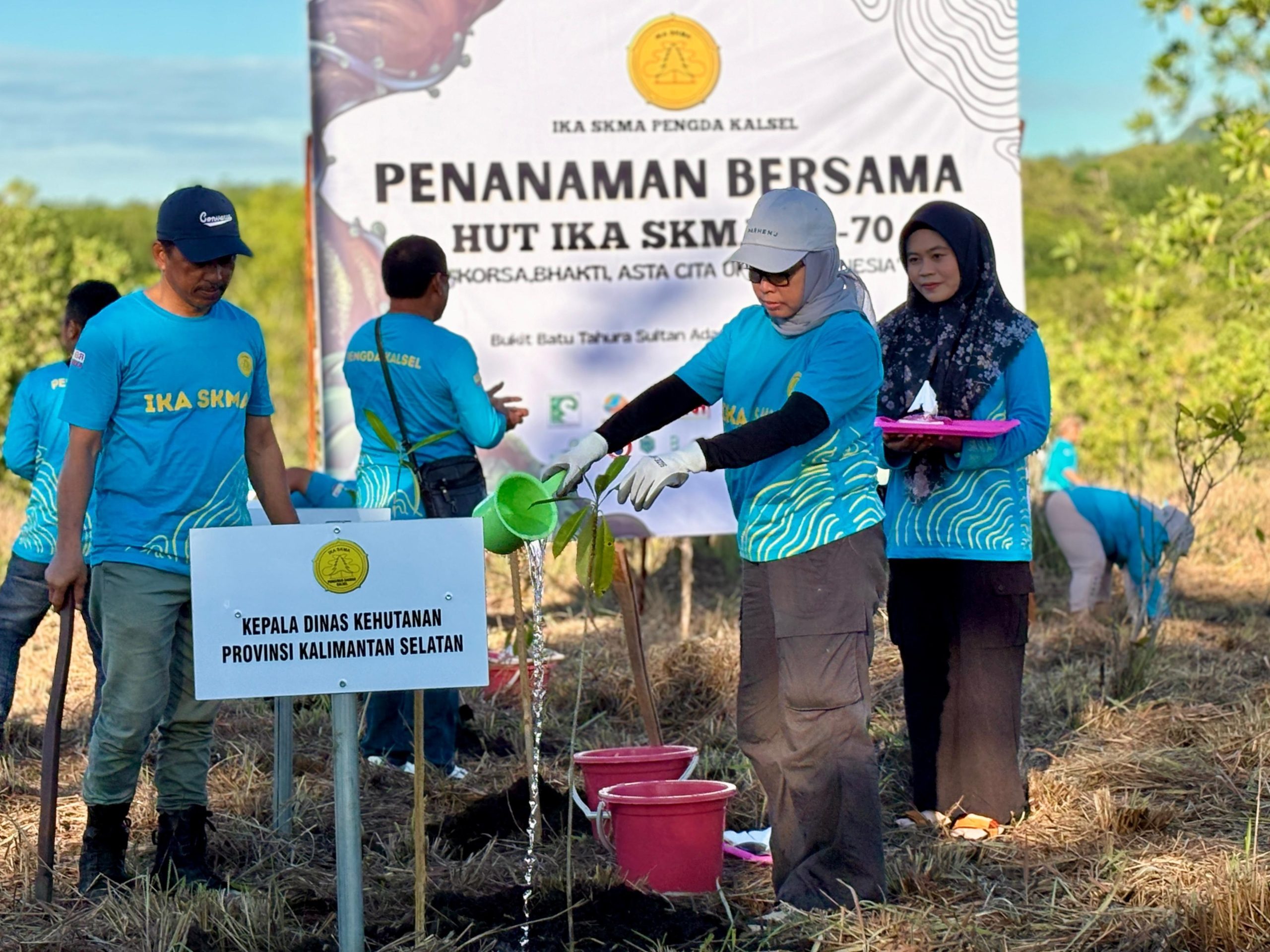Penanaman Pohon Bersama Warnai HUT Ke-70 IKA SKMA Kalimantan Selatan