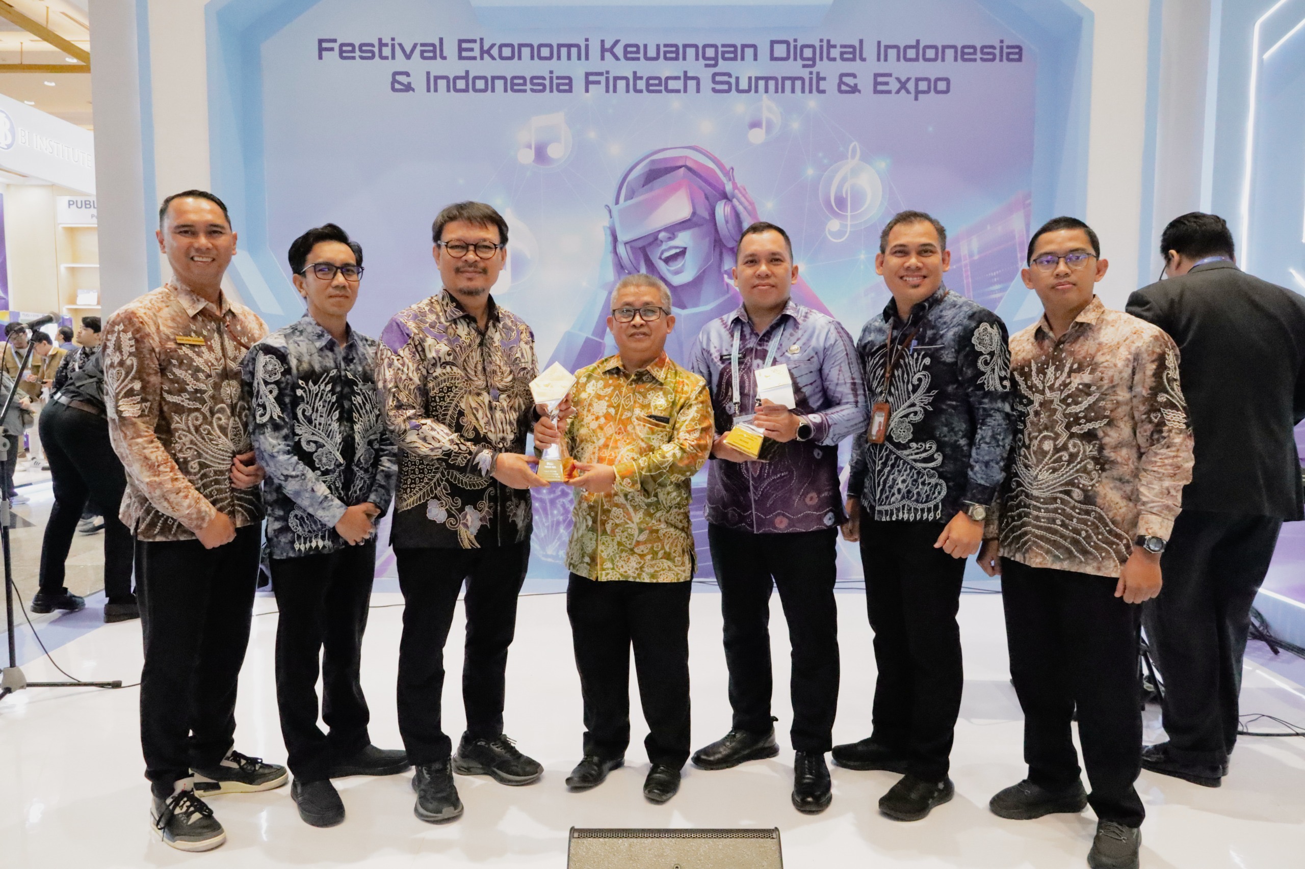 Membanggakan, Tim Percepatan dan Perluasan Digitalisasi Daerah (TP2DD) Kalsel Raih Championship TP2DD Terbaik Nasional