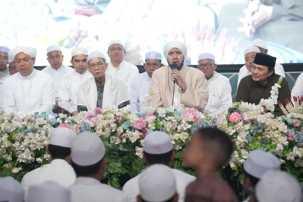 Wagub Hasnuryadi dan Ribuan Jamaah Hadiri Mejelis Taklim Bulanan Ahbabul Musthofa dan Peringatan Maulid Nabi Bersama Habis Syech