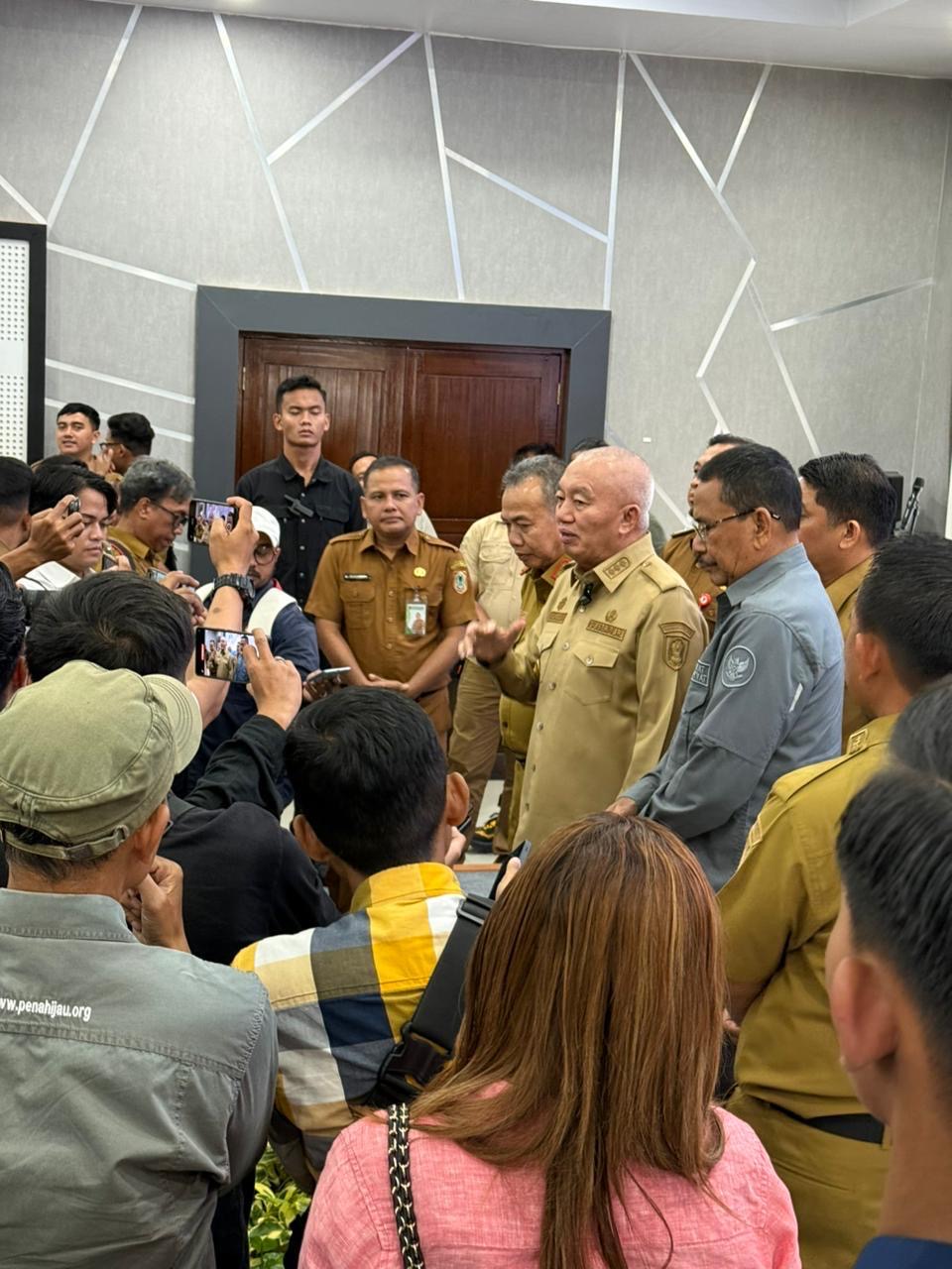 Gubernur Kalsel H. Muhidin Sampaikan Duka Mendalam atas Musibah  KM Virgo Transport 8; Pastikan Penanganan Prioritas dan Keselamatan Seluruh Korban