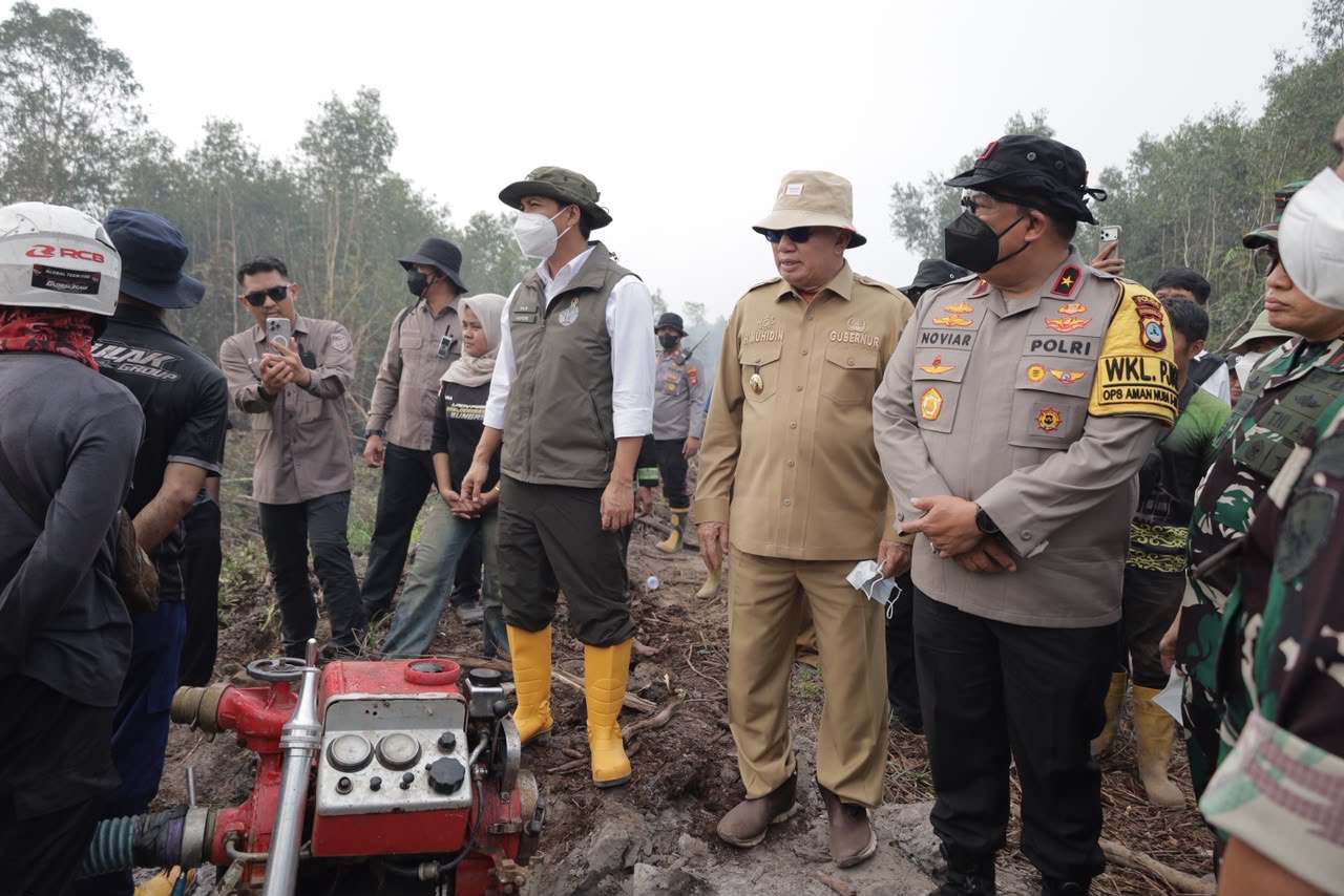 Tetap Waspada dan Konsisten Pemadaman Karhutla; Gubernur H. Muhidin Dampingi Menhut Raja Juli Cek Kawasan Hutan Lindung