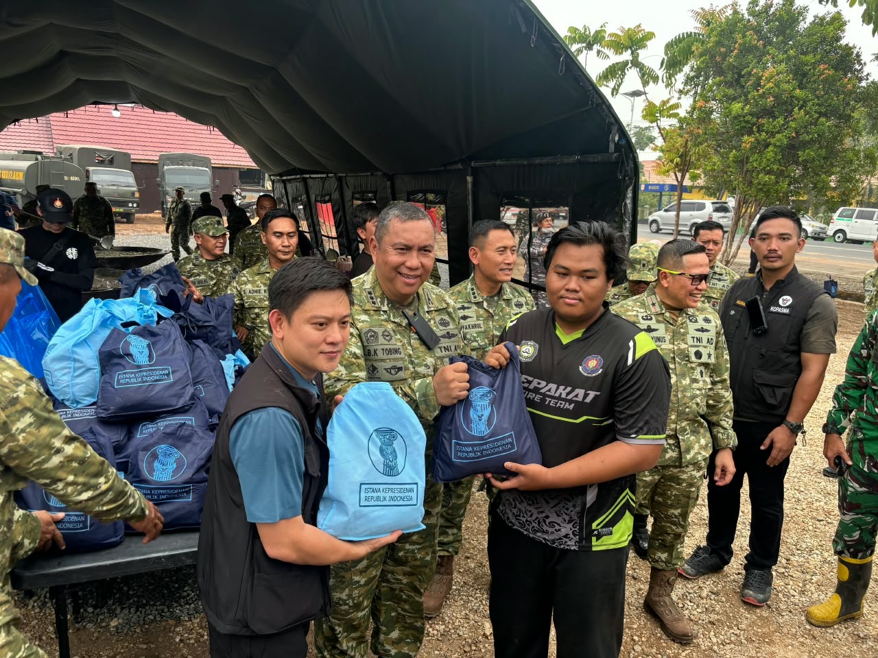 Pemprov Kalsel Apresiasi Gerakan Makan Besar Tim Kuali Merah Putih untuk Relawan Karhutla di Kalimantan Selatan