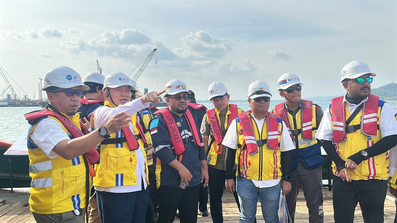Gubenrur H. Muhidin Tinjau Progres Pembangunan Proyek Jembatan Pulau Laut; Pengerjaan Sudah 1.000 Meter dengan Jarak Antar Tiang 50 Meter